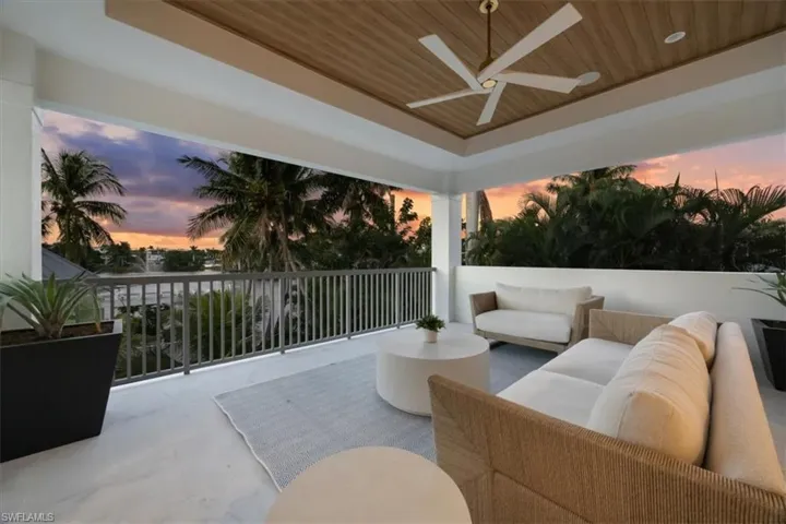 493 8th Ave S, Naples, Florida 34102