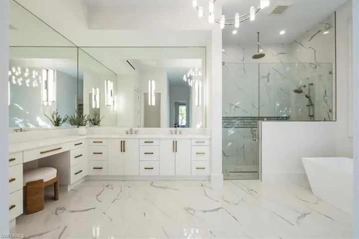 493 8th Ave S, Naples, Florida 34102