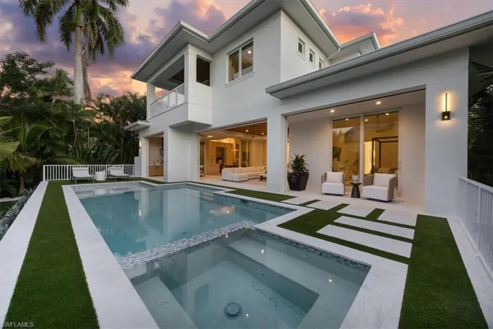 493 8th Ave S, Naples, Florida 34102