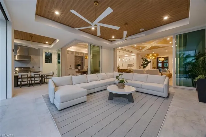 493 8th Ave S, Naples, Florida 34102