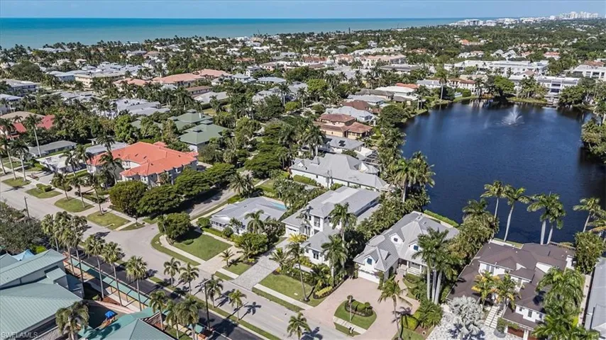 493 8th Ave S, Naples, Florida 34102