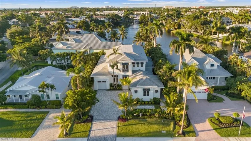 493 8th Ave S, Naples, Florida 34102