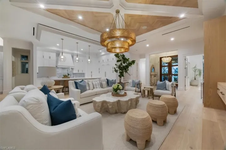493 8th Ave S, Naples, Florida 34102