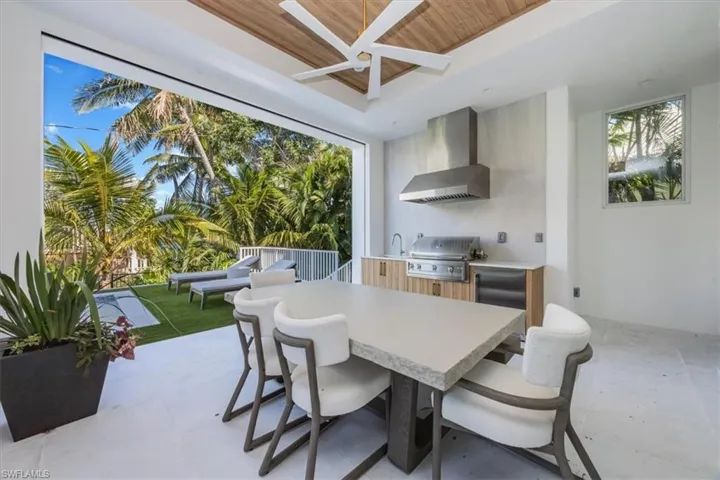 493 8th Ave S, Naples, Florida 34102