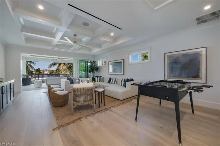 493 8th Ave S, Naples, Florida 34102