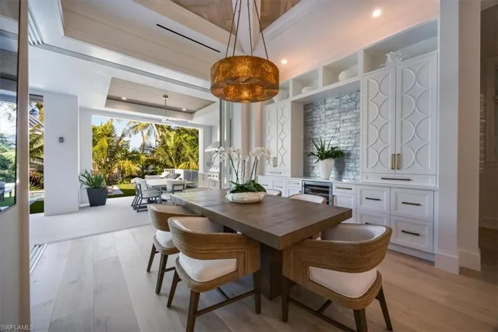 493 8th Ave S, Naples, Florida 34102