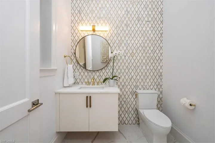 493 8th Ave S, Naples, Florida 34102