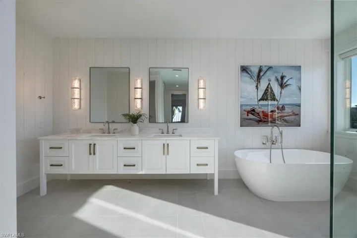 493 8th Ave S, Naples, Florida 34102