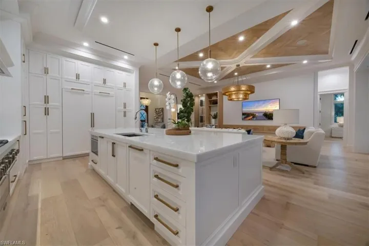 493 8th Ave S, Naples, Florida 34102