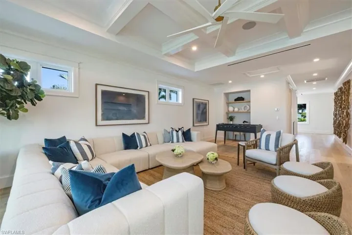 493 8th Ave S, Naples, Florida 34102