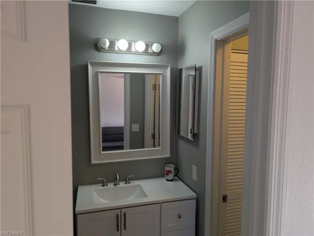 5652 Foxlake Dr, North Fort Myers, Florida 33917