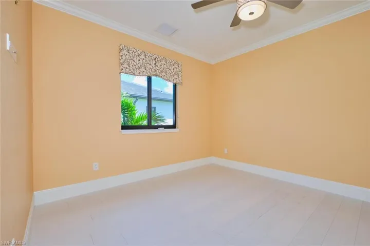 Unfurnished room featuring crown molding and ceiling fan