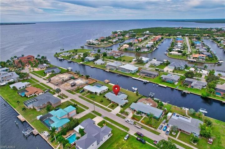 218  Bangsberg SE RD, PORT CHARLOTTE, FL 33952