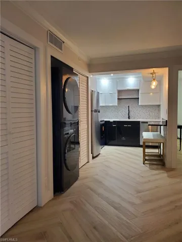975  9th S AVE, Naples, FL 34102