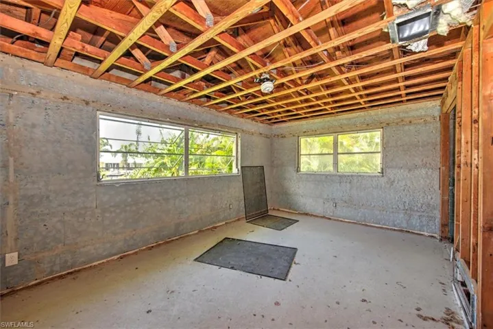 Misc room with a wealth of natural light