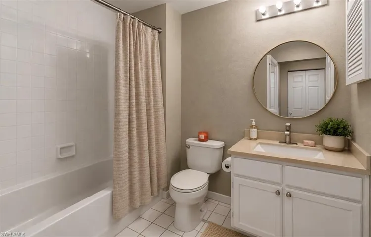 4625 Saint Croix Ln 1126, Naples, Florida 34109