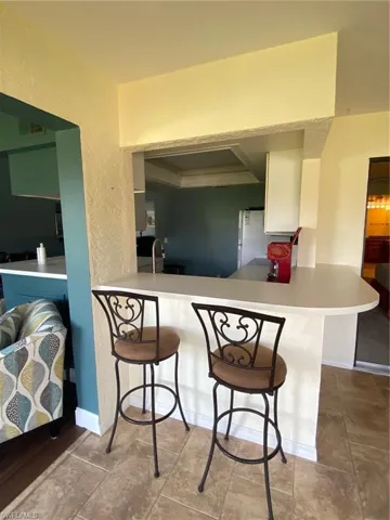 BREAKFAST BAR