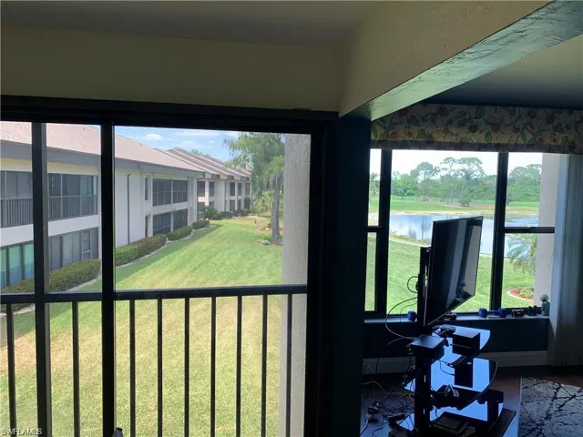 5965  Trailwinds  DR, Fort Myers, FL 33907