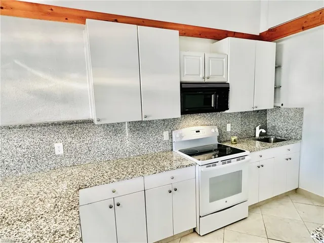 826 Wiggins Pass Rd 302, Naples, Florida 34110