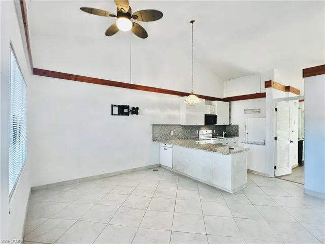 826 Wiggins Pass Rd 302, Naples, Florida 34110