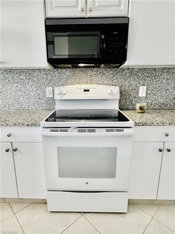 826 Wiggins Pass Rd 302, Naples, Florida 34110
