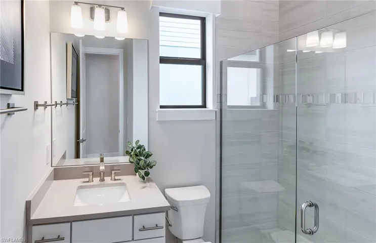 Interior photos are of a staged model home. Illustration purposes only. Options may vary.