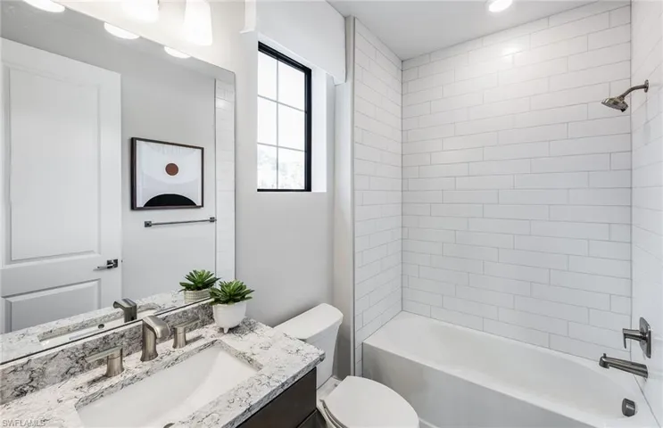 Interior photos are of a staged model home. Illustration purposes only. Options may vary.