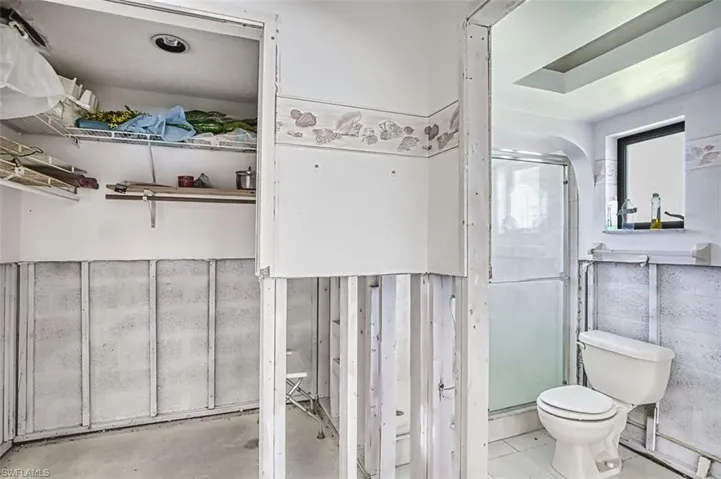 Walk-in Closet