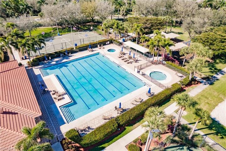 BEAUTIFUL SWIMMING LAP POOL & SPAS FOR STONEYBROOK RESIDENTS!