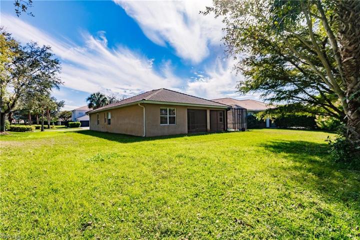 HUGE YARD IN BACK & ON THE SIDE!