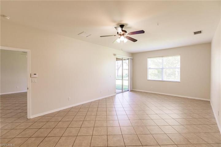 LARGE MASTER BEDROOM THAT CAN EASILY ACCOMMODATE A KING BED & HAS PLENTY OF WALL SPACE FOR A REALLY LARGE TV