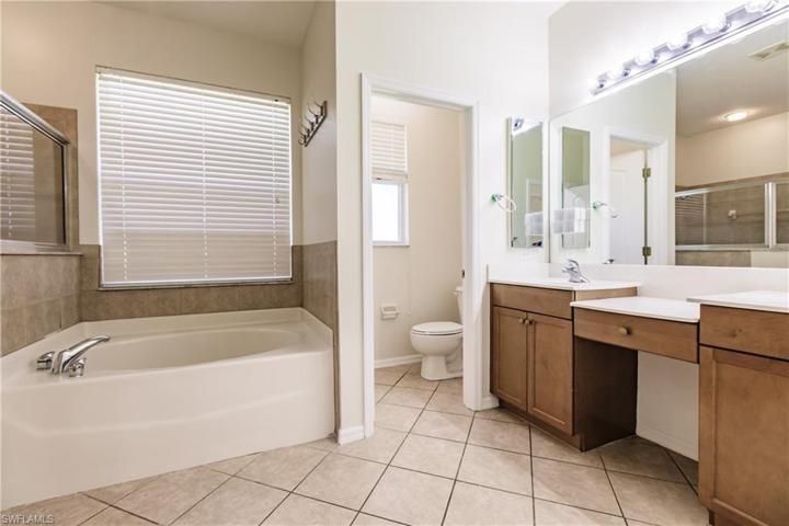 EXCELLENT MASTER BATHROOM WITH DOUBLE VANITIES PLUS "MAKE-UP" AREA!
