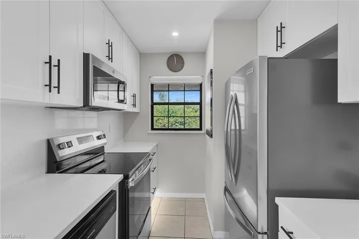 5245  Treetops  DR, Naples, FL 34113