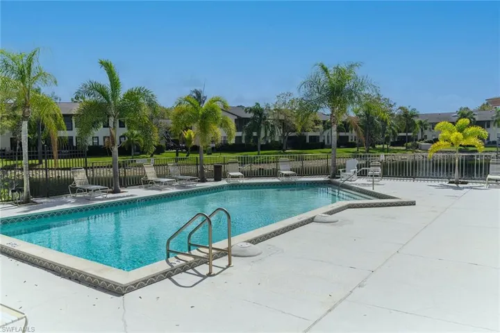 5245  Treetops  DR, Naples, FL 34113