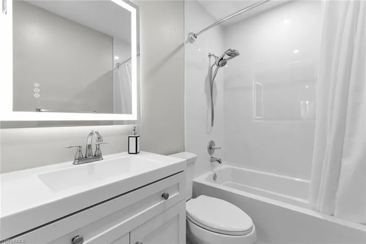5245  Treetops  DR, Naples, FL 34113