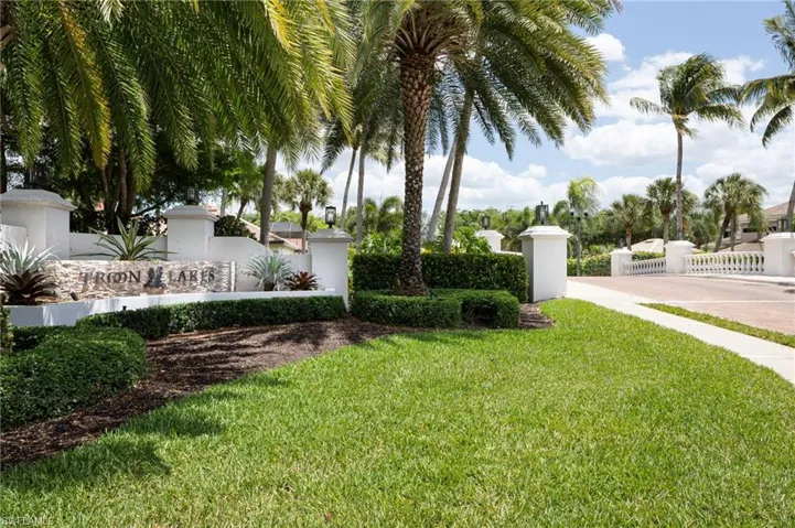 9239  Troon Lakes  DR, Naples, FL 34109