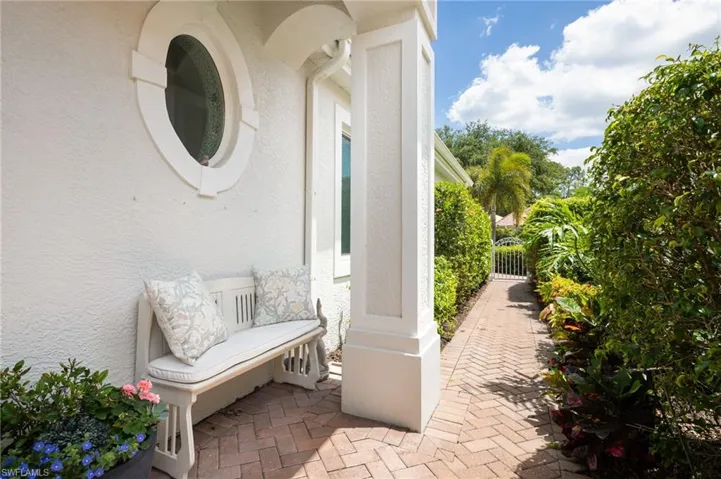 9239  Troon Lakes  DR, Naples, FL 34109