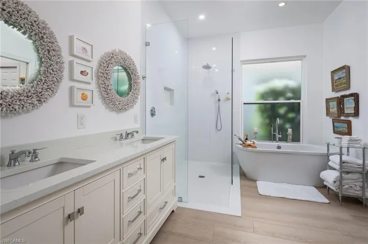 9239  Troon Lakes  DR, Naples, FL 34109