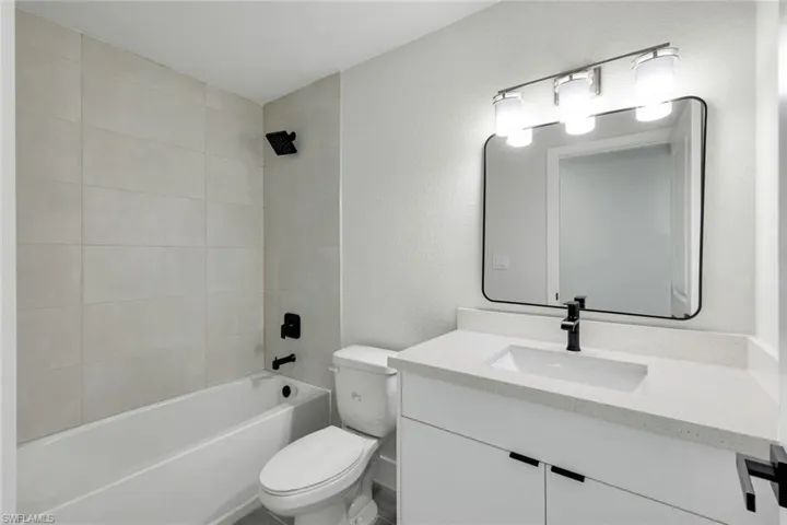third guest bathroom/tercer bano de invitados