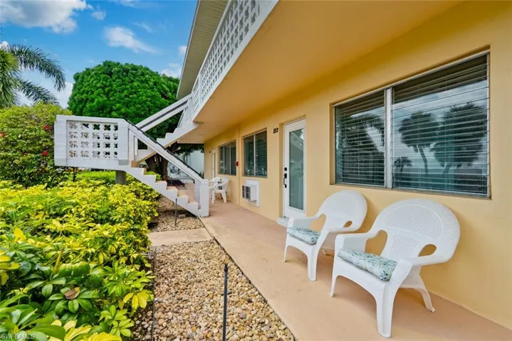 473  12th S AVE, Naples, FL 34102