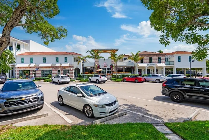 473  12th S AVE, Naples, FL 34102