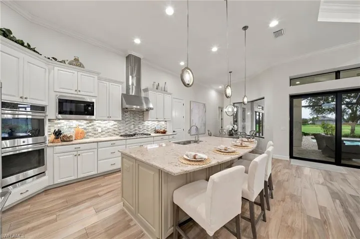 9021 Sorreno Ct, Naples, Florida 34119