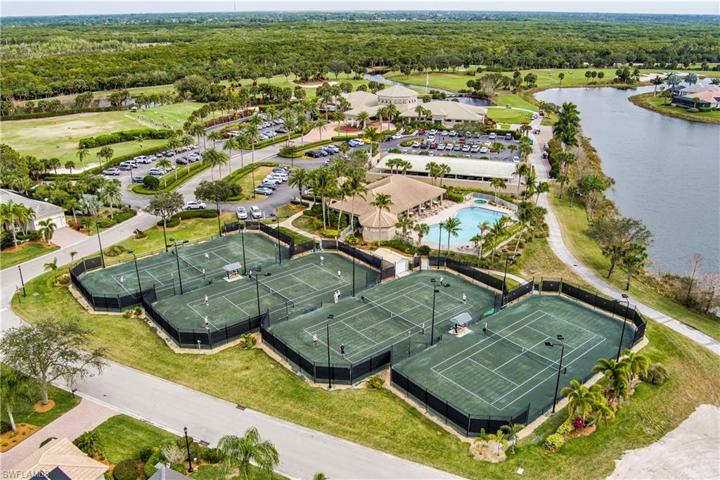 Community Har-Tru Tennis courts