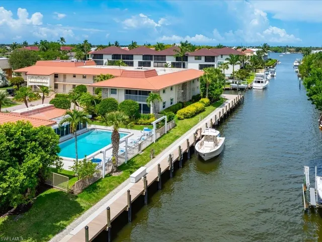 Just 1 Minute Boat Ride to Naples Bay!