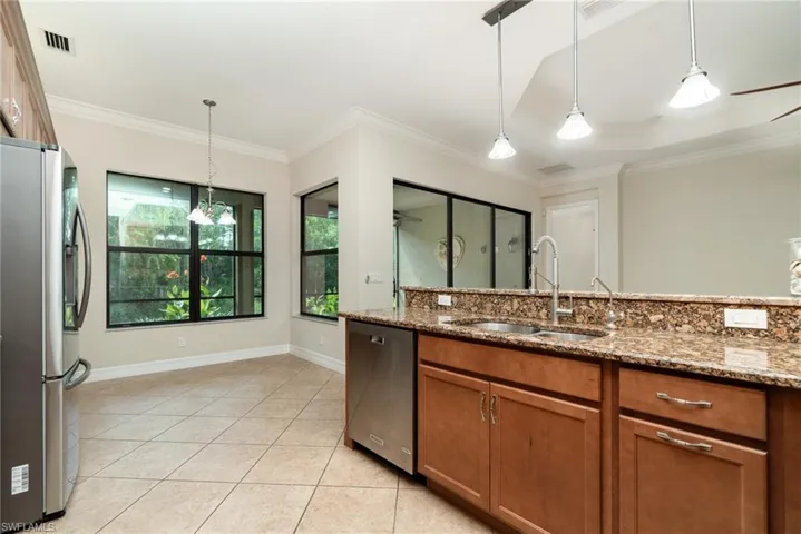 Eat in kitchen area