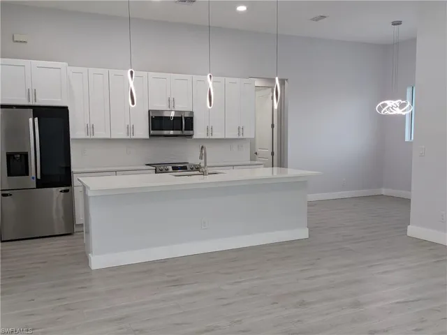 3027 Sw 16th Pl, Cape Coral, Florida 33914
