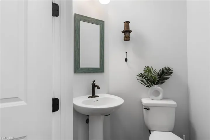 1/2 Bath