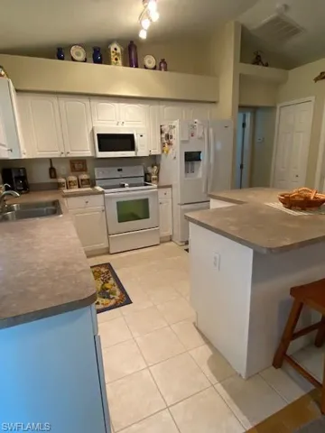 All appliances remain with home