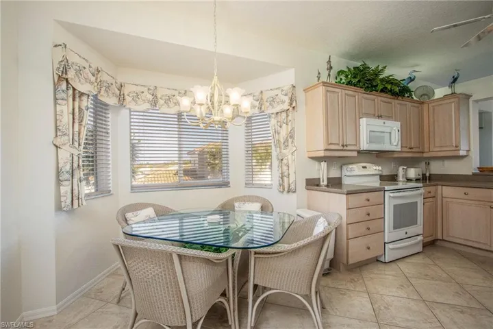 7655  Pebble Creek  CIR, Naples, FL 34108