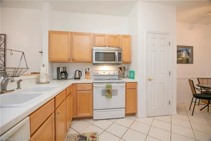 3964 Bishopwood Ct E 1-202, Naples, Florida 34114